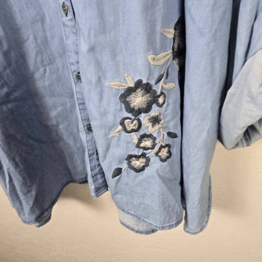 Avenue Plus Size 30/32 Chambray Denim Button Down Shirt Embroidered Floral - Picture 7 of 14